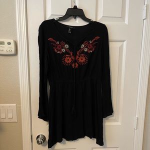 Embroidered tunic sz Large